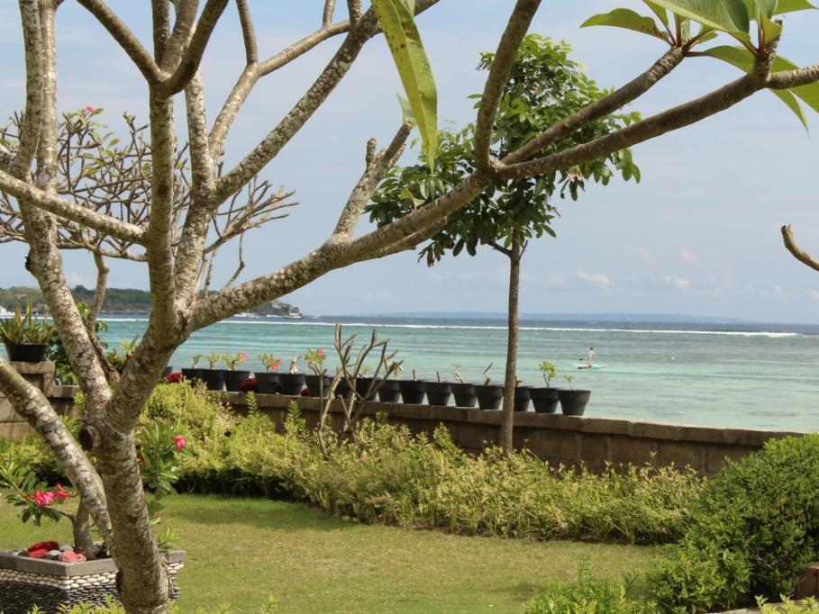 Yogi Beach Bungalow & The Blue Yogi Beach Restaurant Nusa Lembongan Buitenkant foto